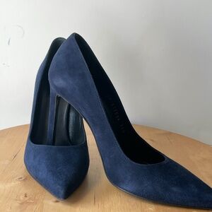 Saint Laurent Navy Blue Suede Pump Size 6.5.      0069